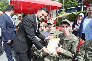 ENGELLİ BİREYLERE ASKER KINASI YAKILDI